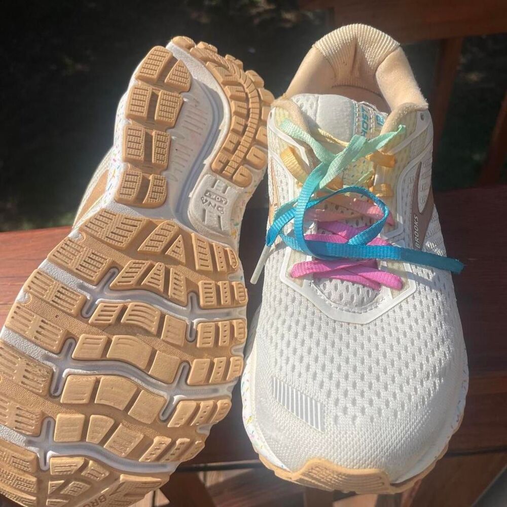 Brooks Women's 8.5 Ghost 12 Vanilla Ice cream w/ sprinkles inspired shoes - Picture 8 of 8
